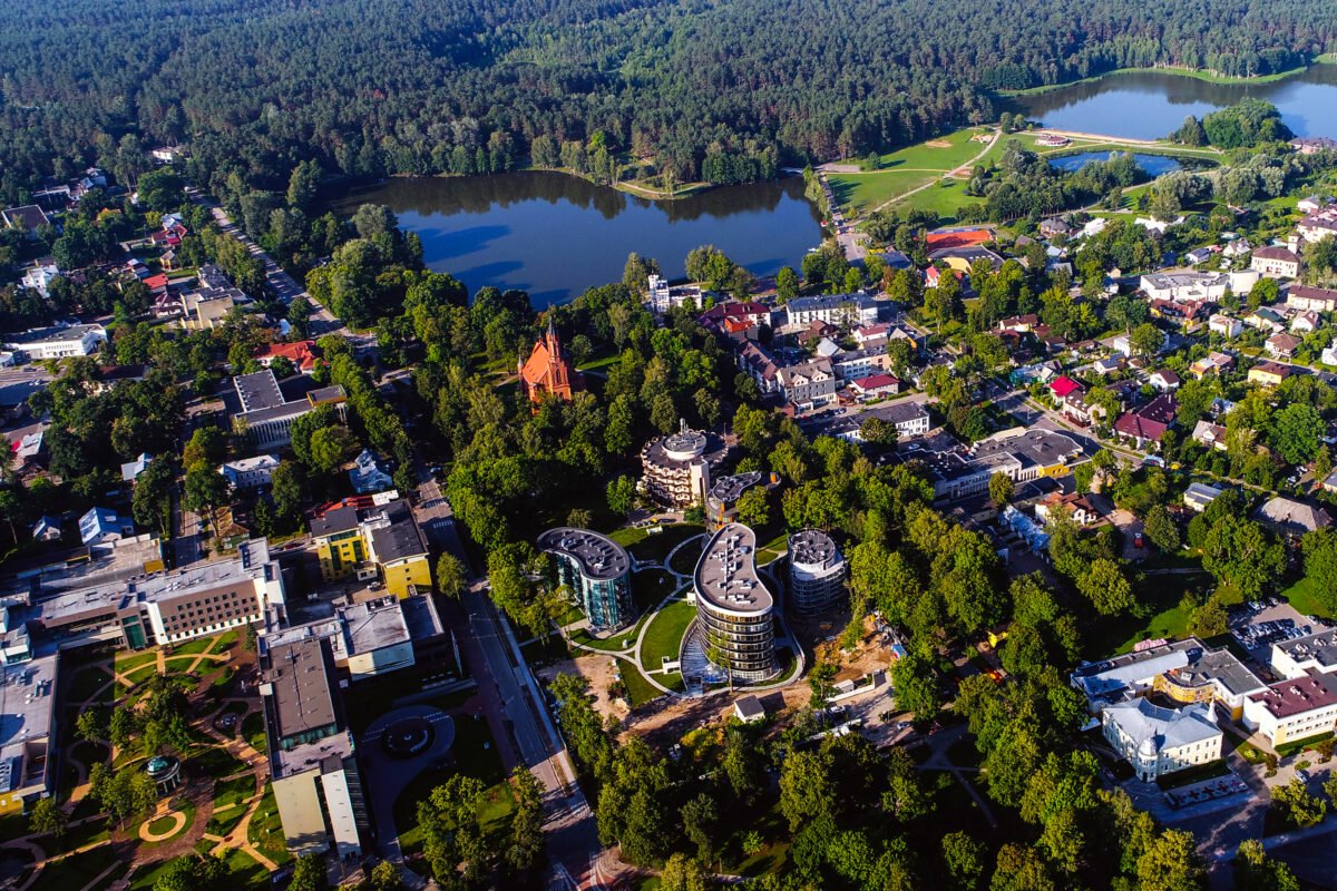 Vaizdas iš paukščio skrydžio į Druskininkų miestą